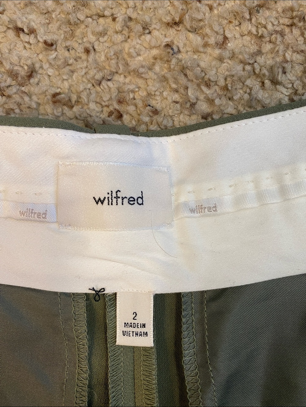 Wilfred Olive Green Pleated High-Rise Bermudas - Picture 2 of 4